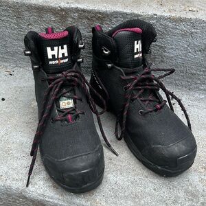 Helly Hansen Black and Pink Insulated Boots